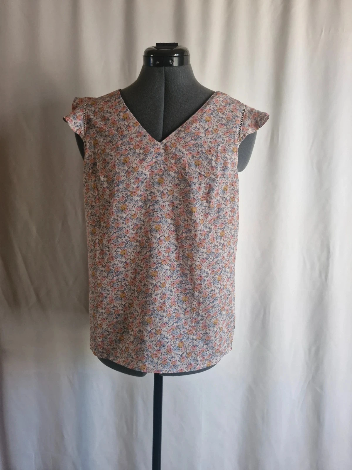 Blouse Cerise Blue fleurie S manches volantées col V romantique bohème